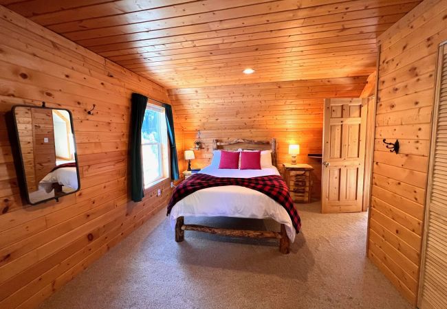 Cabin in Breckenridge - Log Cabin with Private Hot Tub, near Quandary 14er and Breck Resort, Private Hot Tub