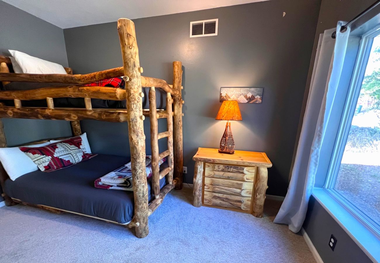 Chalet in Breckenridge - Chalet w/ Hot Tub, Dog Friendly, 3 Miles to Breck 
