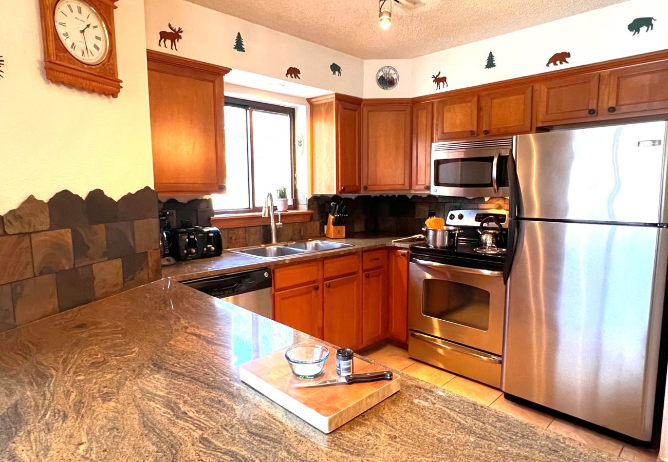 Condominium in Breckenridge - Walk to Main St+ Snowflake Lift, Pool + Hot Tubs 