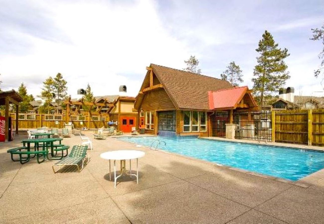 Condominium in Breckenridge - Walk to Main St+ Snowflake Lift, Pool + Hot Tubs 