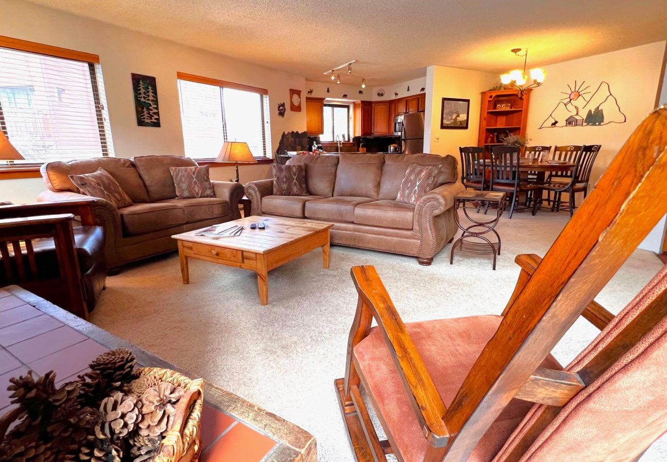 Condominium in Breckenridge - Walk to Main St+ Snowflake Lift, Pool + Hot Tubs 