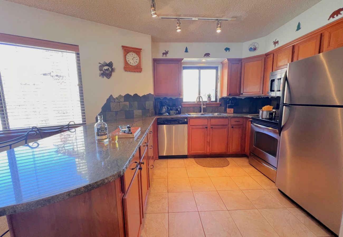 Condominium in Breckenridge - Walk to Main St+ Snowflake Lift, Pool + Hot Tubs 