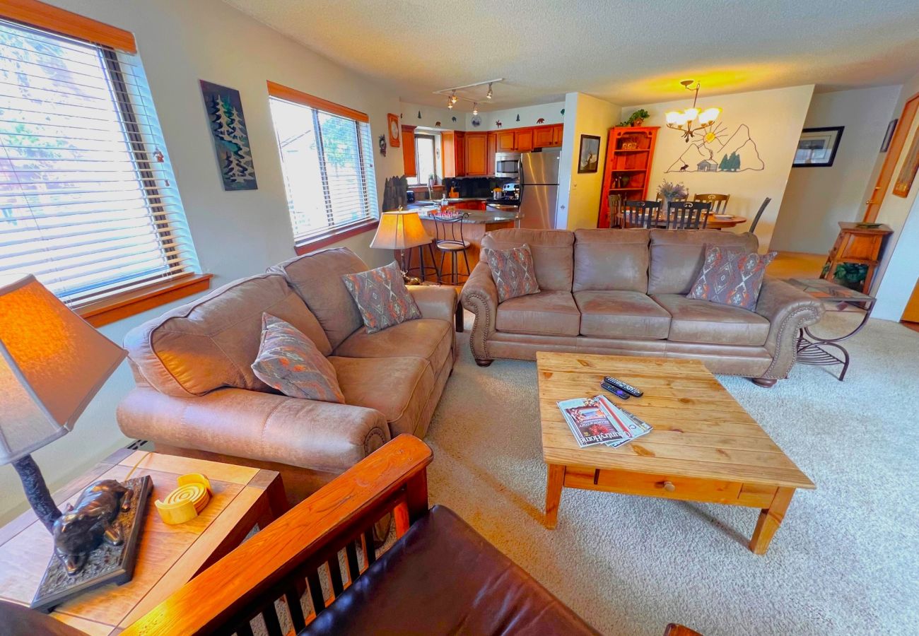 Condominium in Breckenridge - Walk to Main St+ Snowflake Lift, Pool + Hot Tubs 