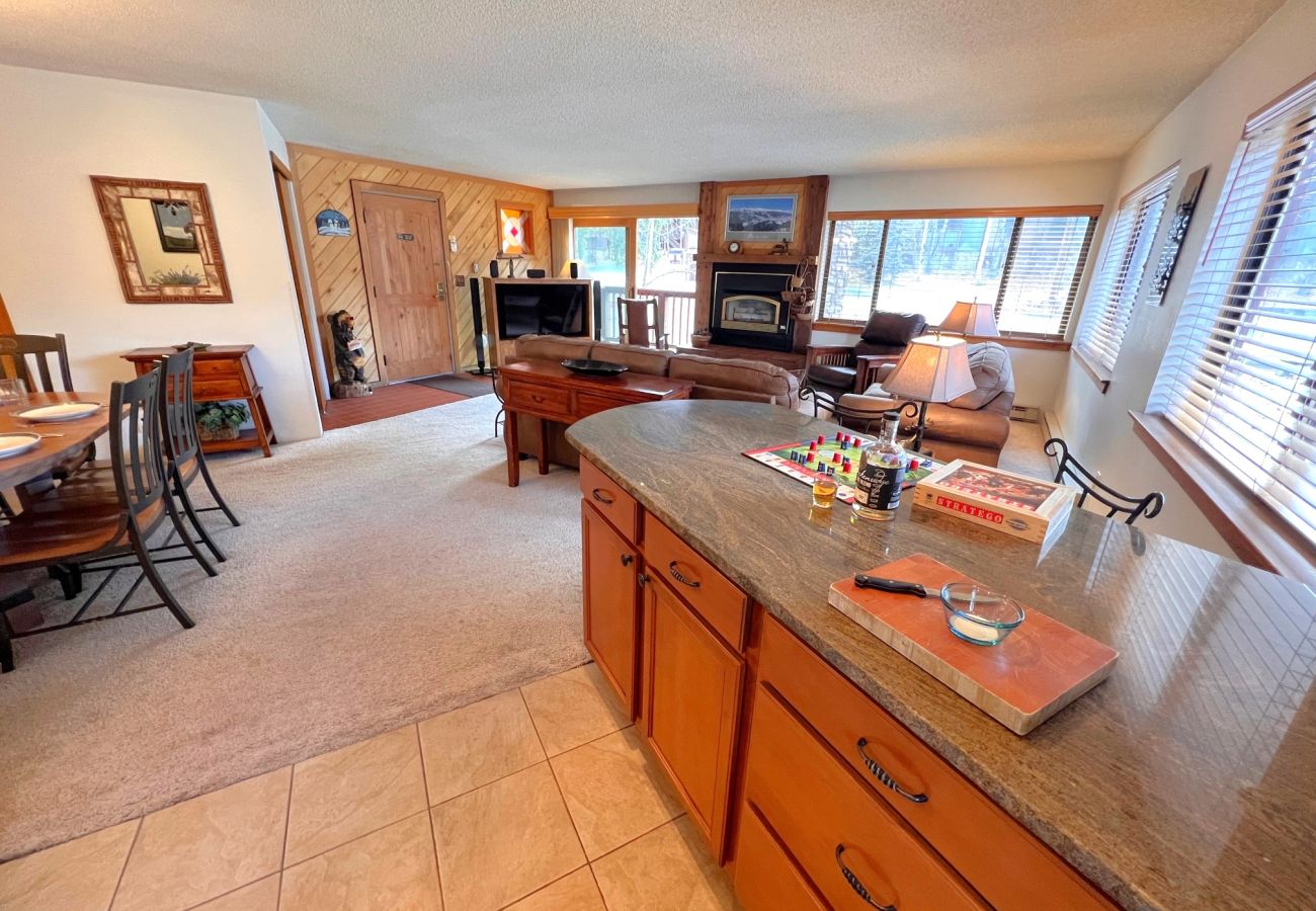 Condominium in Breckenridge - Walk to Main St+ Snowflake Lift, Pool + Hot Tubs 