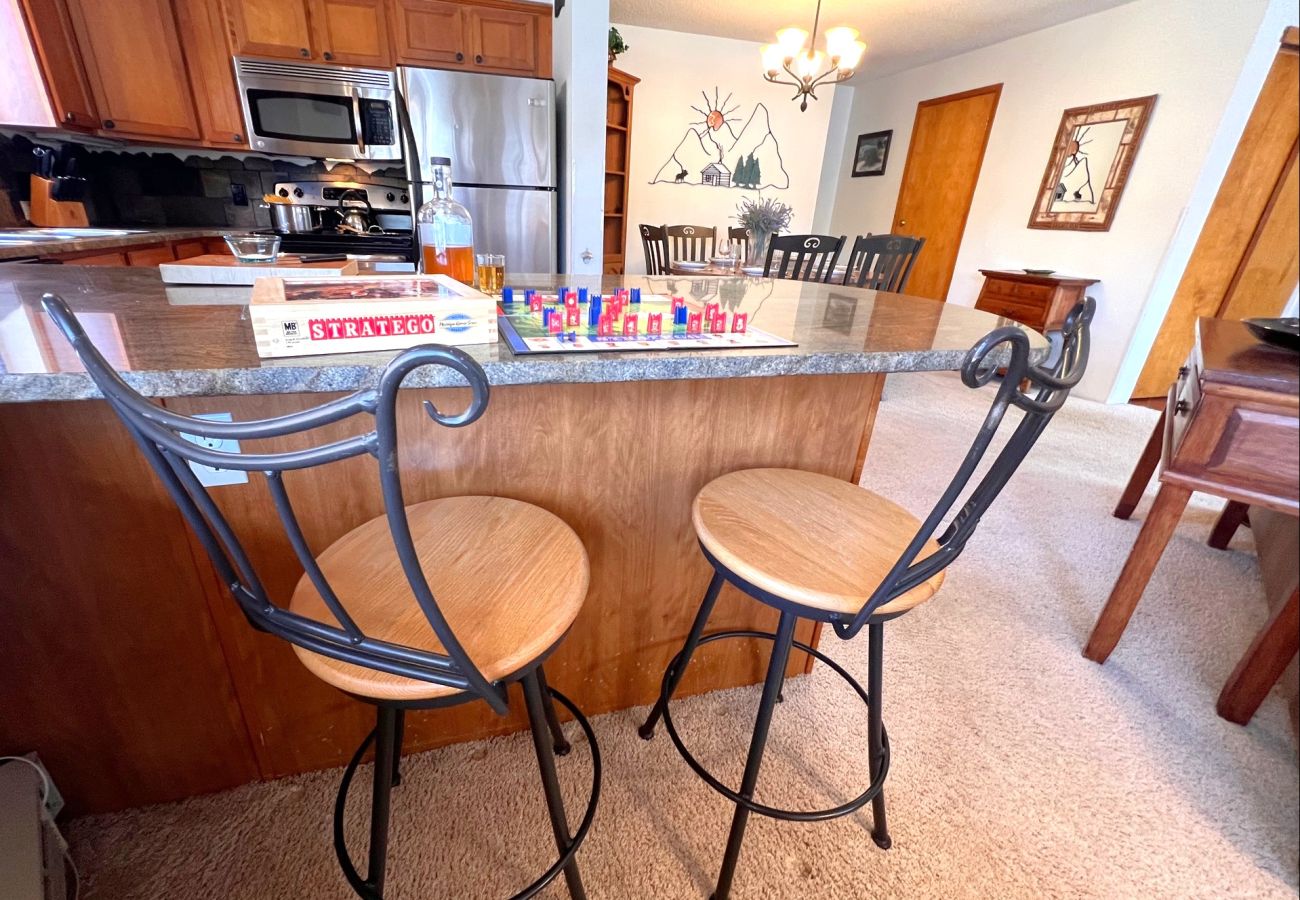 Condominium in Breckenridge - Walk to Main St+ Snowflake Lift, Pool + Hot Tubs 