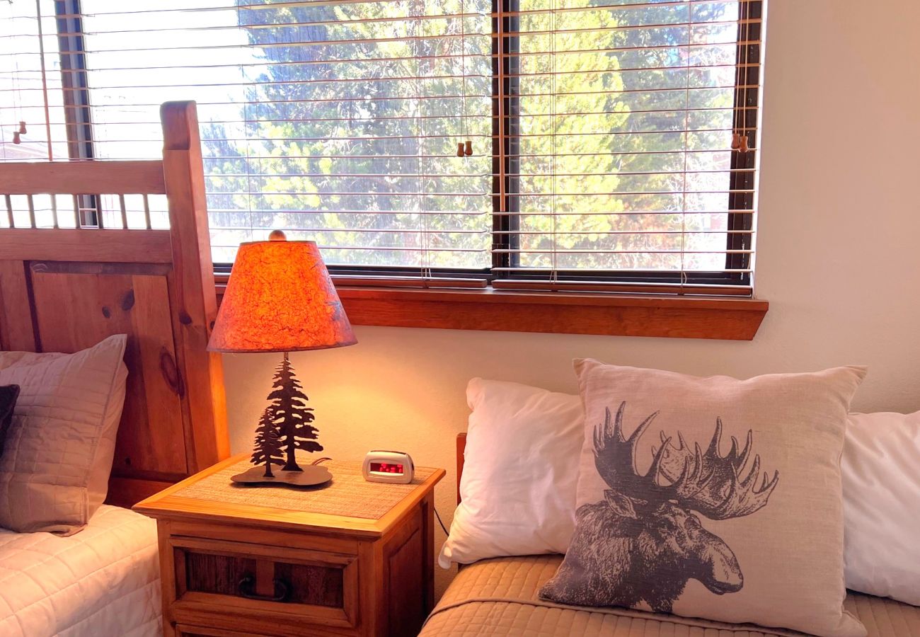 Condominium in Breckenridge - Walk to Main St+ Snowflake Lift, Pool + Hot Tubs 