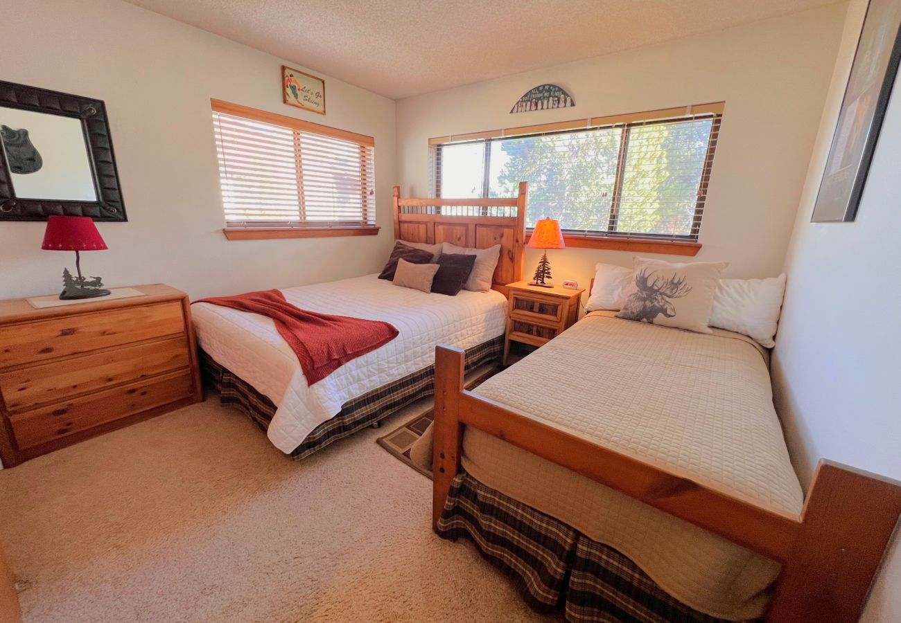 Condominium in Breckenridge - Walk to Main St+ Snowflake Lift, Pool + Hot Tubs 