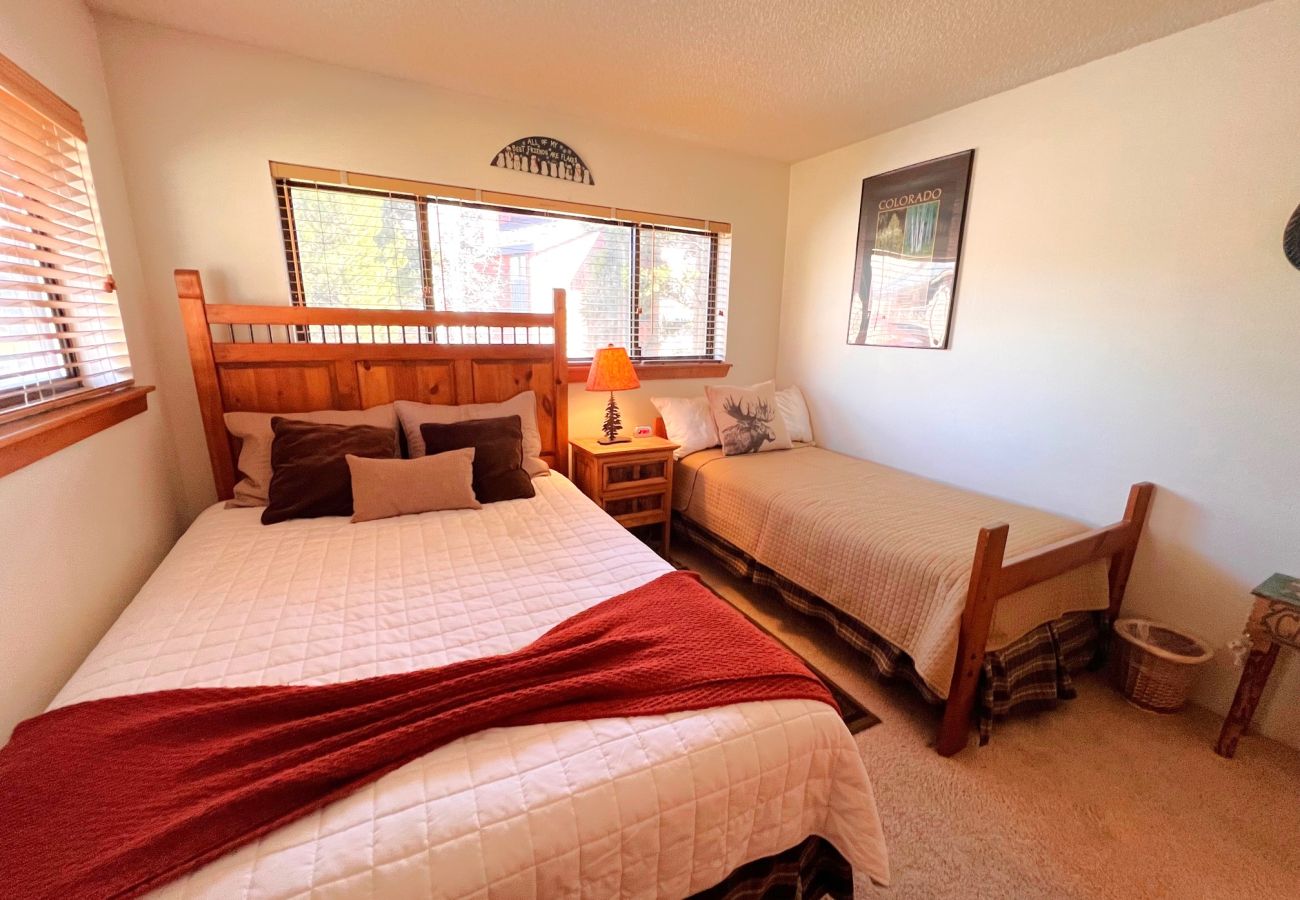 Condominium in Breckenridge - Walk to Main St+ Snowflake Lift, Pool + Hot Tubs 