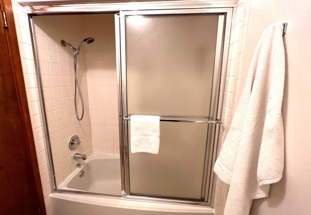 Condominium in Breckenridge - Walk to Main St+ Snowflake Lift, Pool + Hot Tubs 