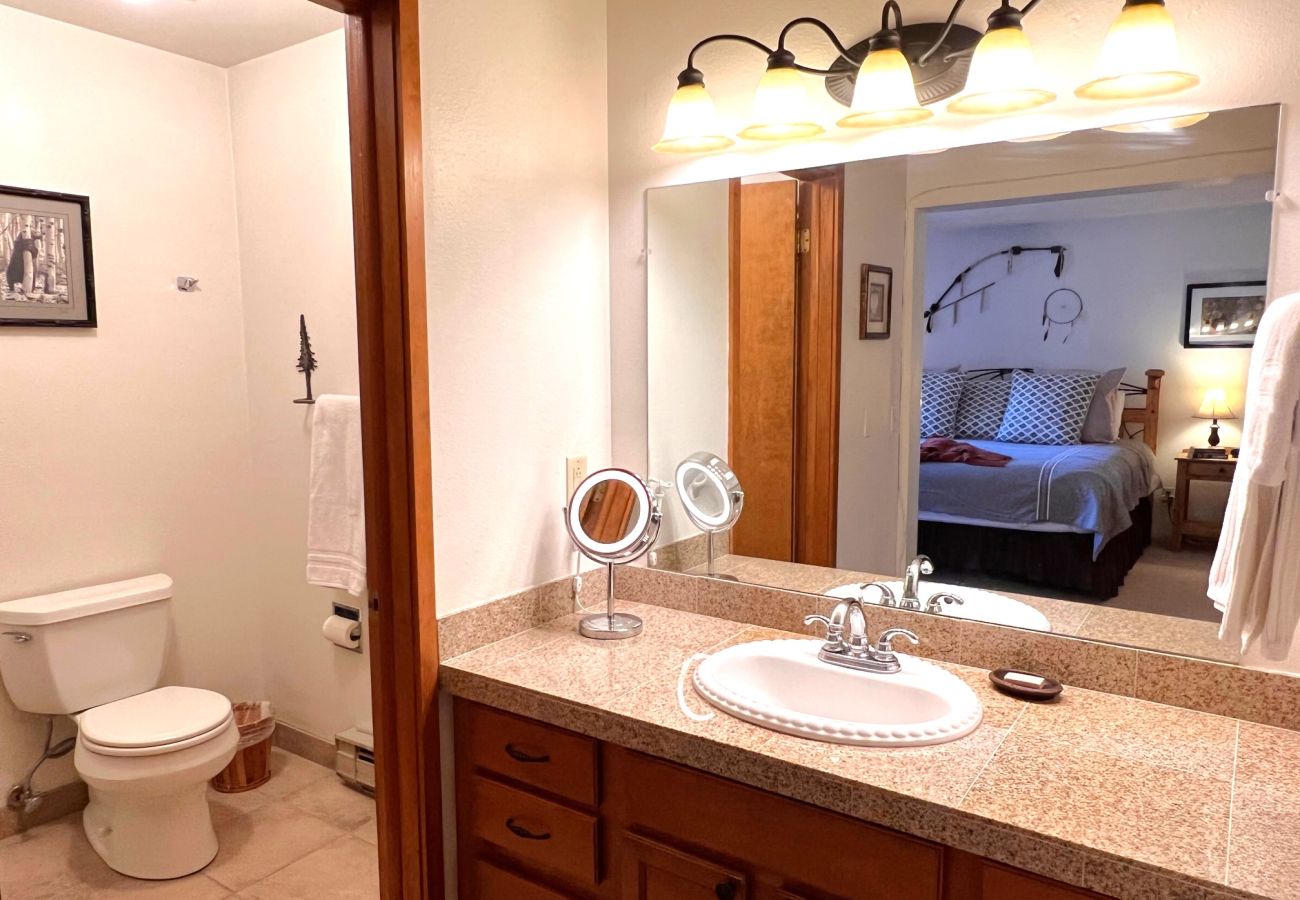 Condominium in Breckenridge - Walk to Main St+ Snowflake Lift, Pool + Hot Tubs 