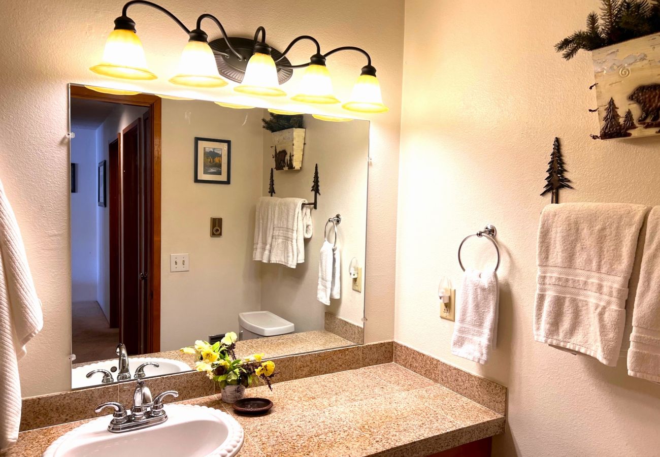 Condominium in Breckenridge - Walk to Main St+ Snowflake Lift, Pool + Hot Tubs 