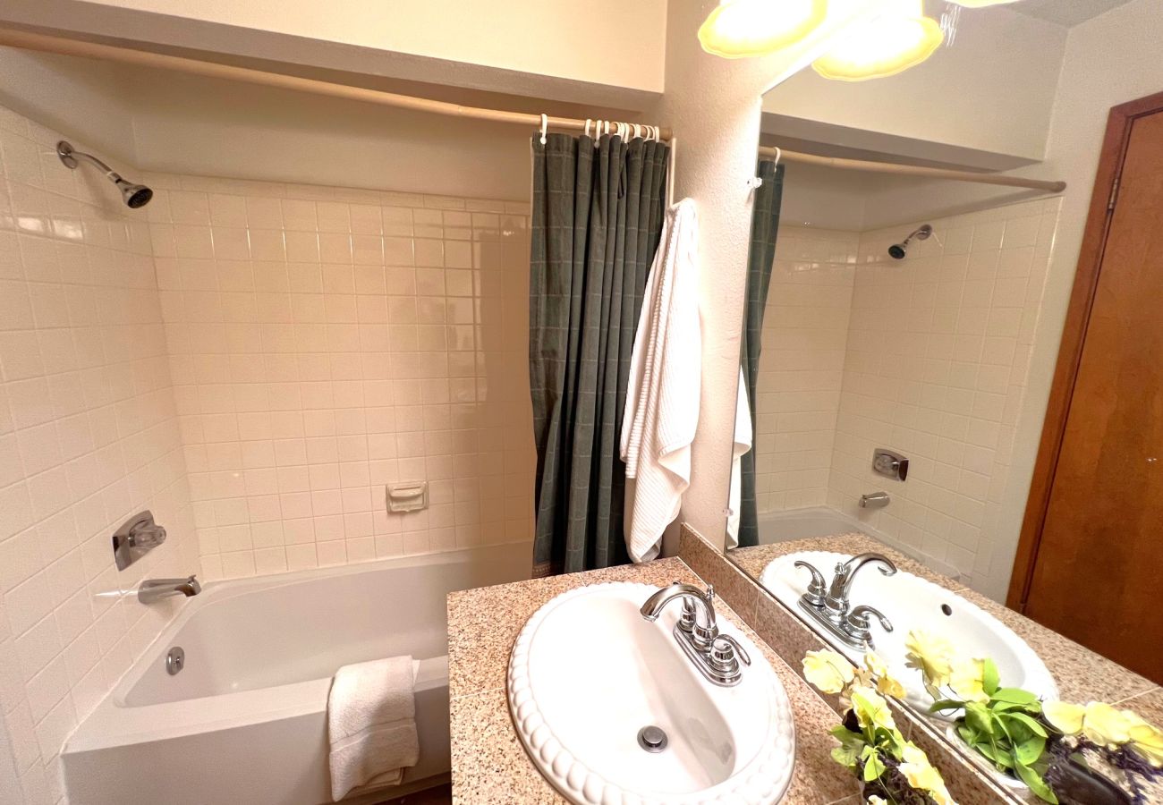Condominium in Breckenridge - Walk to Main St+ Snowflake Lift, Pool + Hot Tubs 