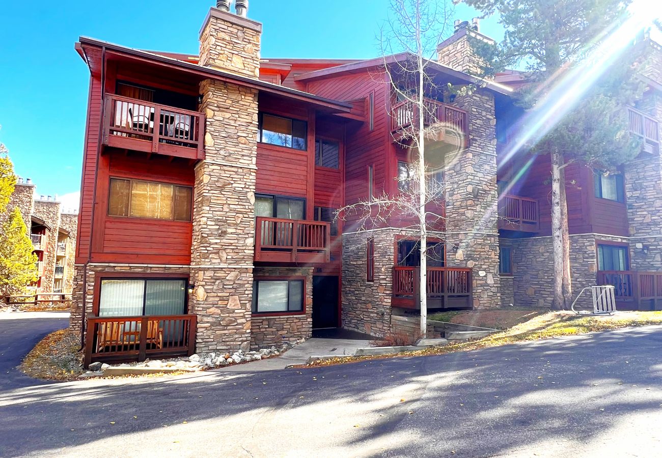 Condominium in Breckenridge - Walk to Main St+ Snowflake Lift, Pool + Hot Tubs 