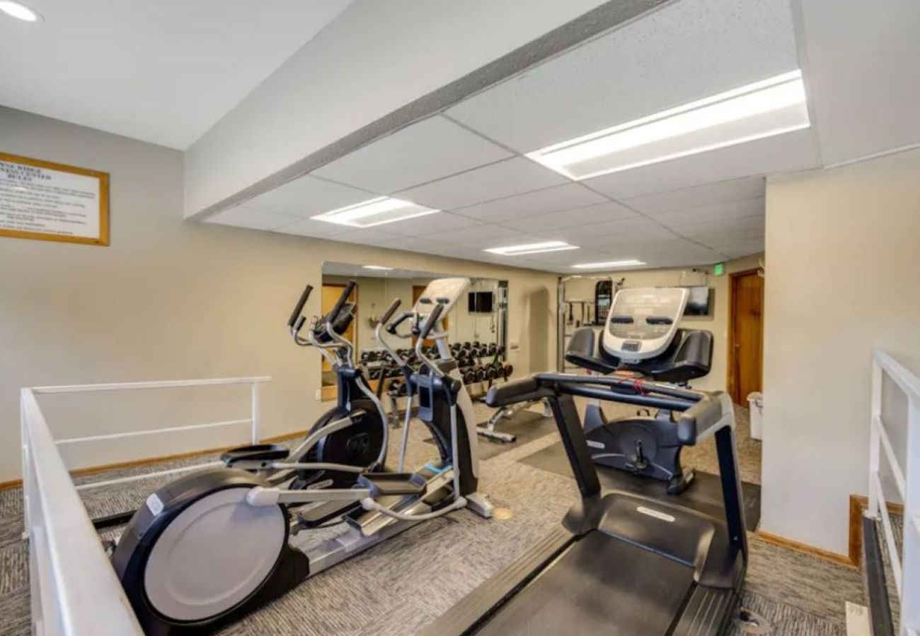 Condominium in Breckenridge - Walk to Main St+ Snowflake Lift, Pool + Hot Tubs 
