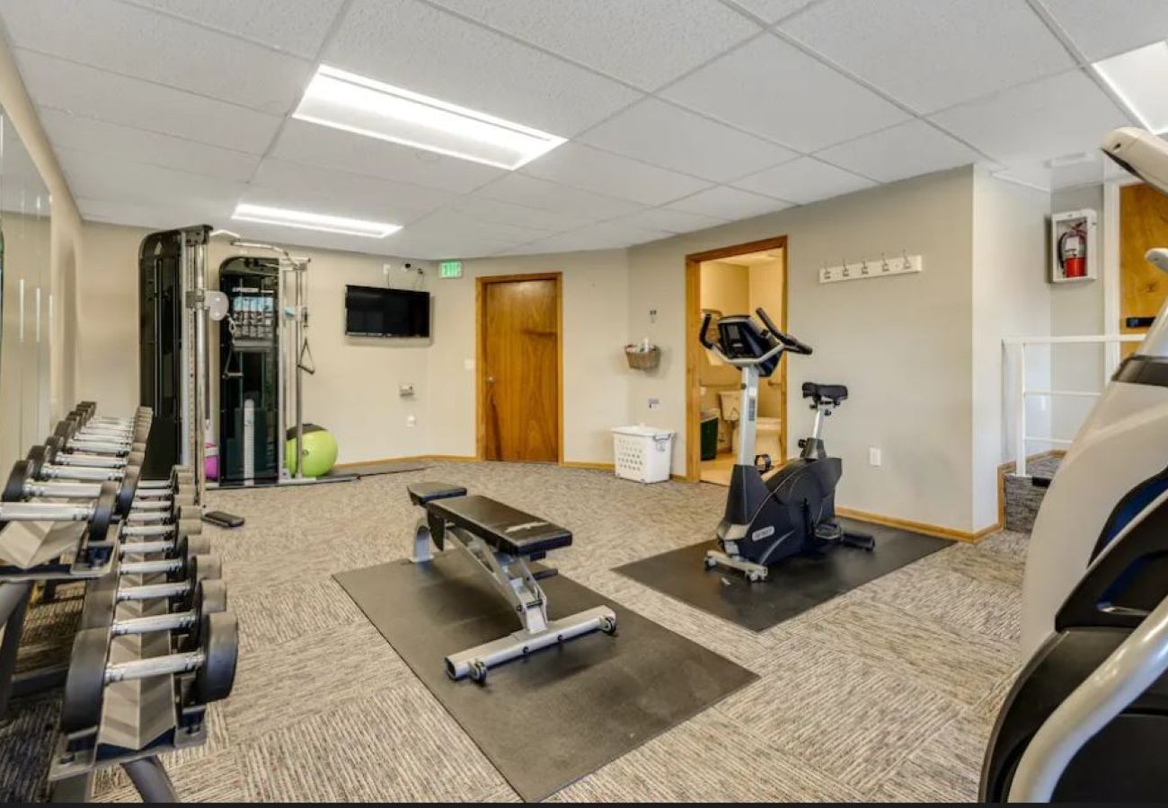 Condominium in Breckenridge - Walk to Main St+ Snowflake Lift, Pool + Hot Tubs 