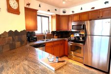 Condominium in Breckenridge - Pine Ridge Peak Condo • Walk to Main St + Snowflake Lift • Pool + Hot Tubs 