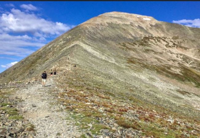 House in Breckenridge - Dramatic Home with Private Hot Tub near Quandary 14er and Breck Resort 