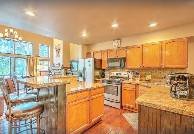 Condominium in Breckenridge - Near Quick Silver Lift, In Breck, Private Hot Tub Condominium in Breckenridge - Near Quick Silver Lift, In Breck, Private Hot Tub