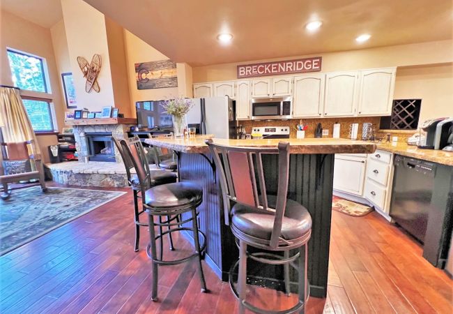 Condominium in Breckenridge - Townhome in Historic Breck, Private Hot Tub, Walk to Lift and Town