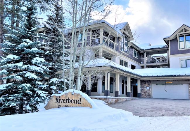Condominium in Breckenridge -  Ski-In Ski-Out Snowflake Lift, Hot tub, Pool, Sauna, Walk to Main St. Breck