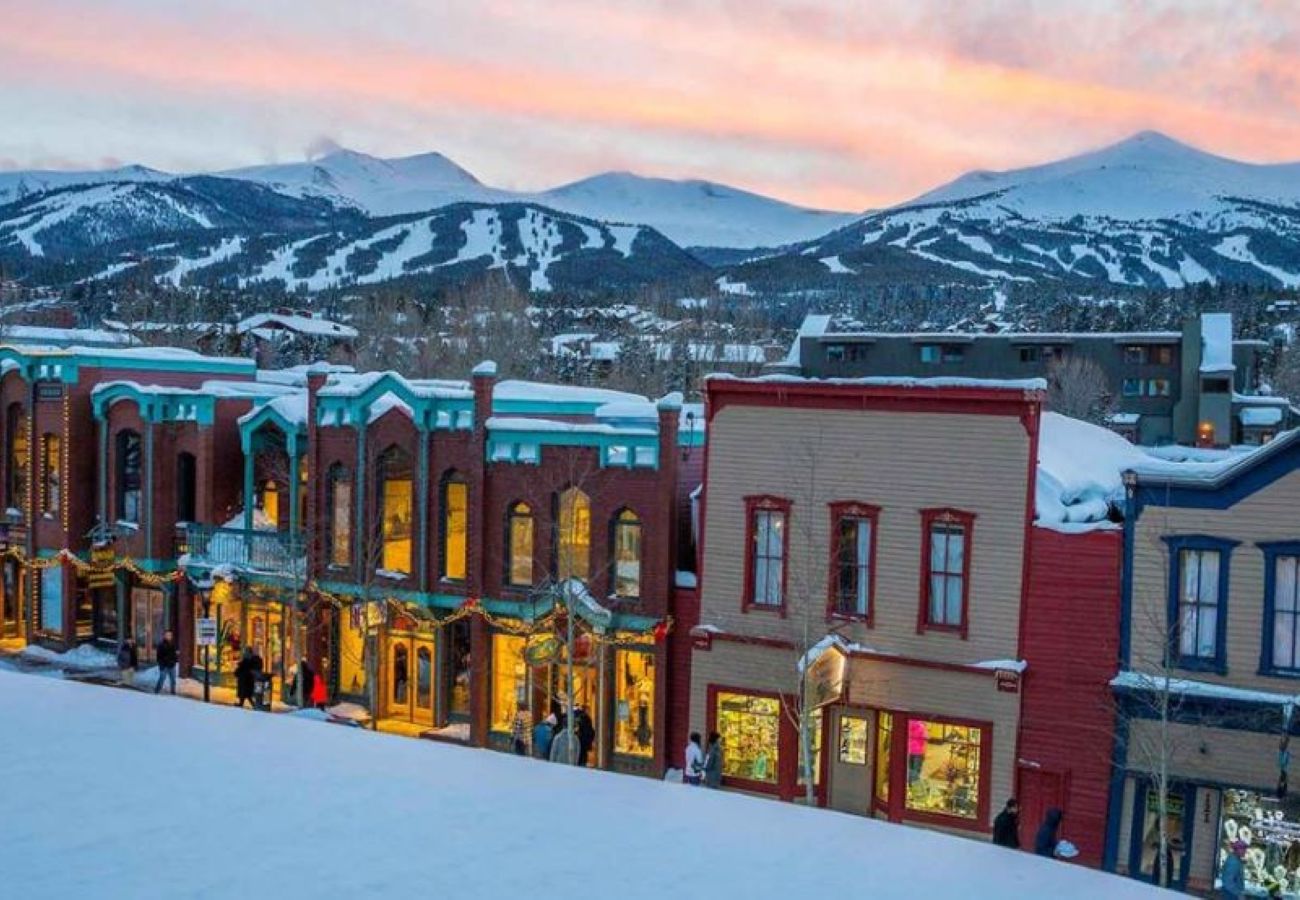 Condominium in Breckenridge -  Ski In-Out Snow Fl. Lift Breck! Pool+Hot Tub 