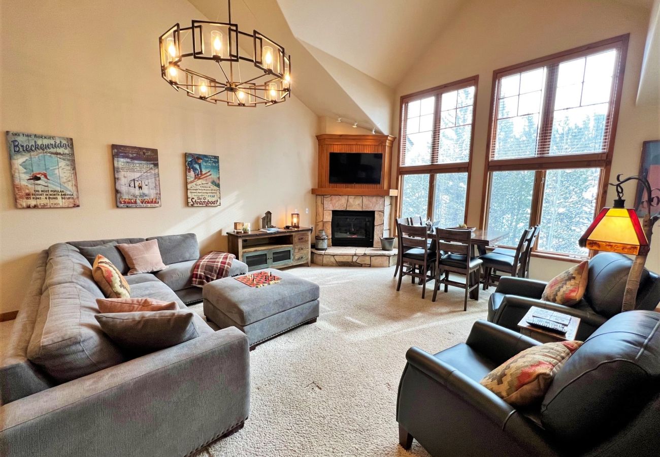 Condominium in Breckenridge -  Ski In-Out Snow Fl. Lift Breck! Pool+Hot Tub 