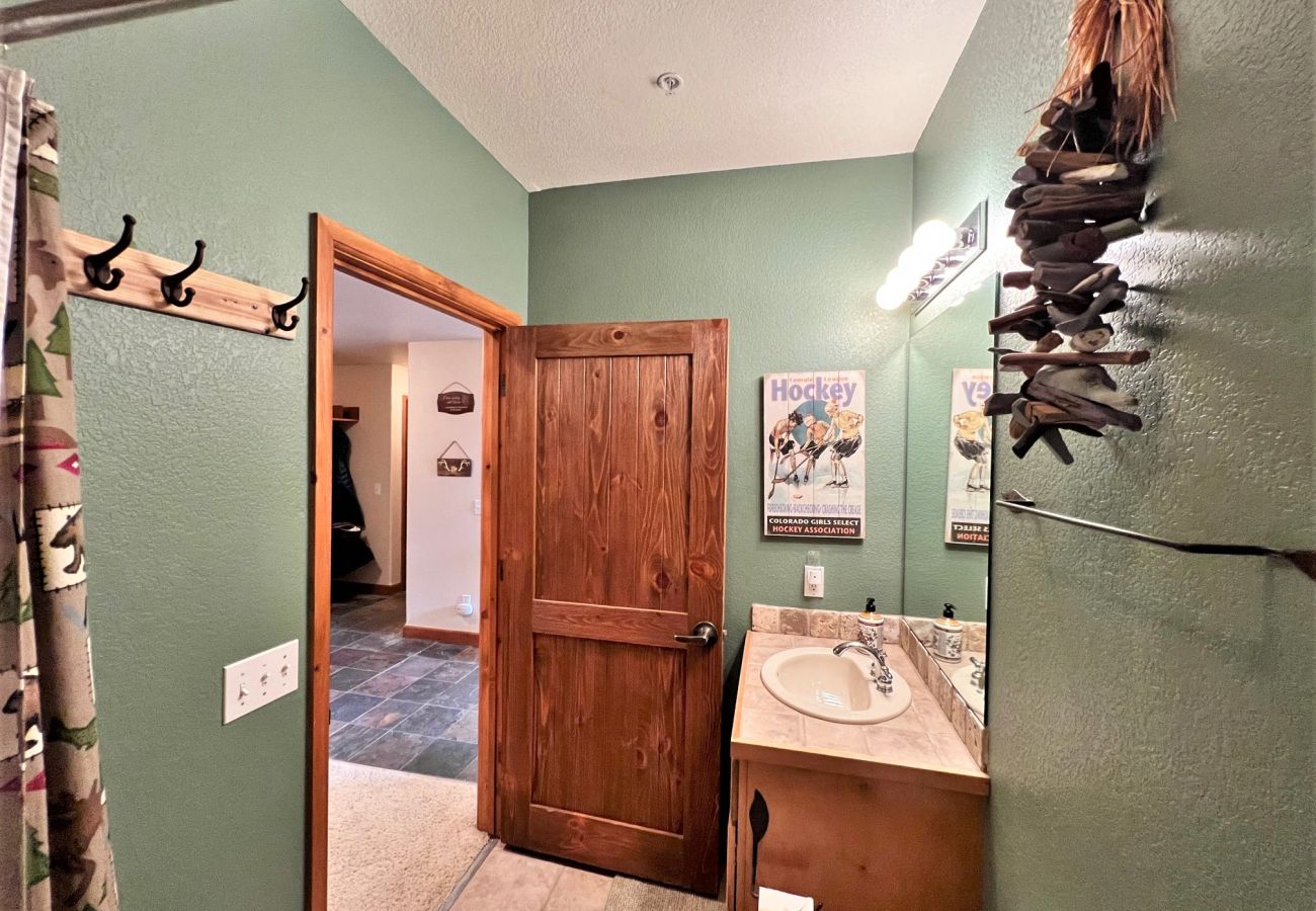 Condominium in Breckenridge -  Ski In-Out Snow Fl. Lift Breck! Pool+Hot Tub 