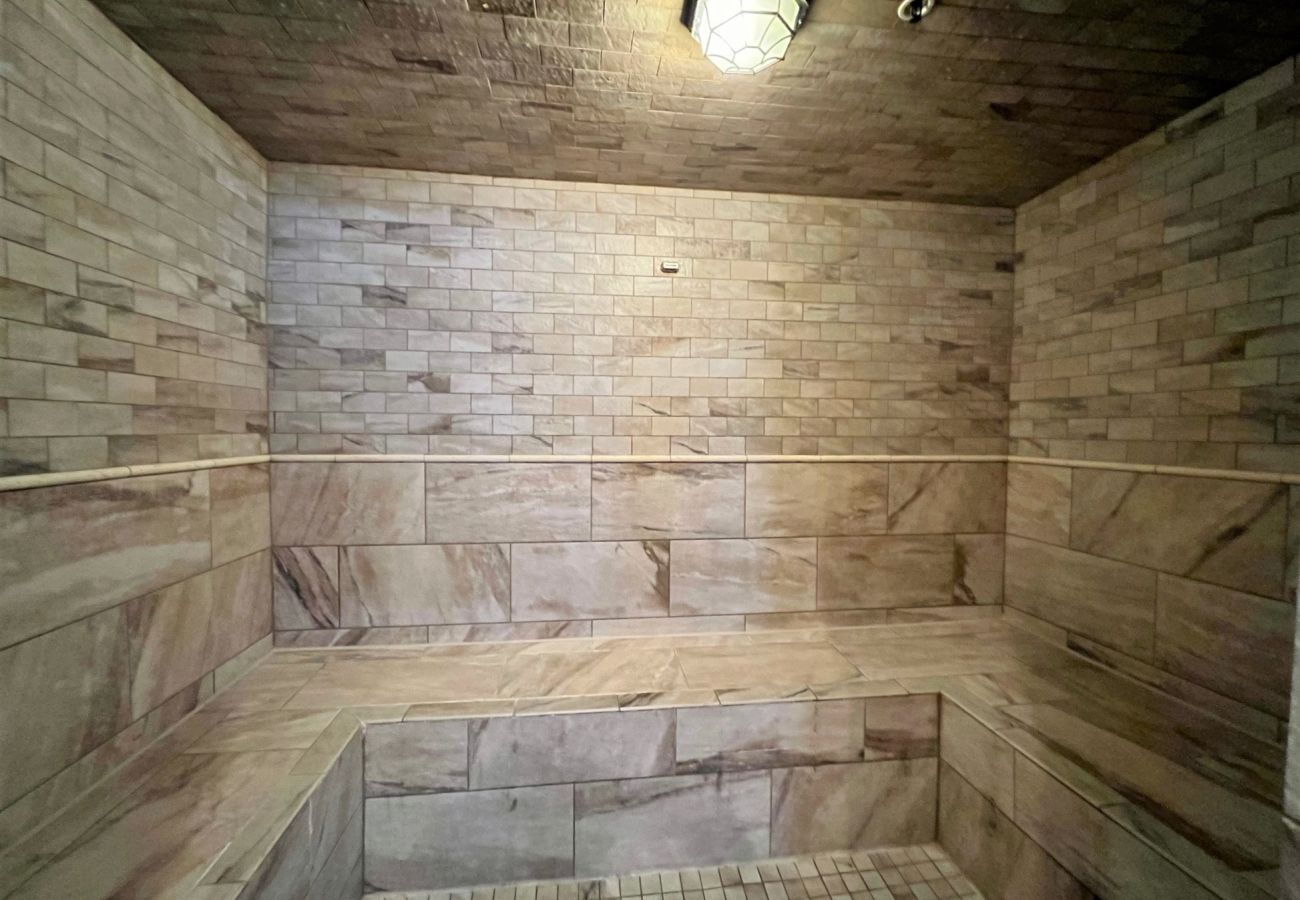 Condominium in Breckenridge -  Ski In-Out Snow Fl. Lift Breck! Pool+Hot Tub 