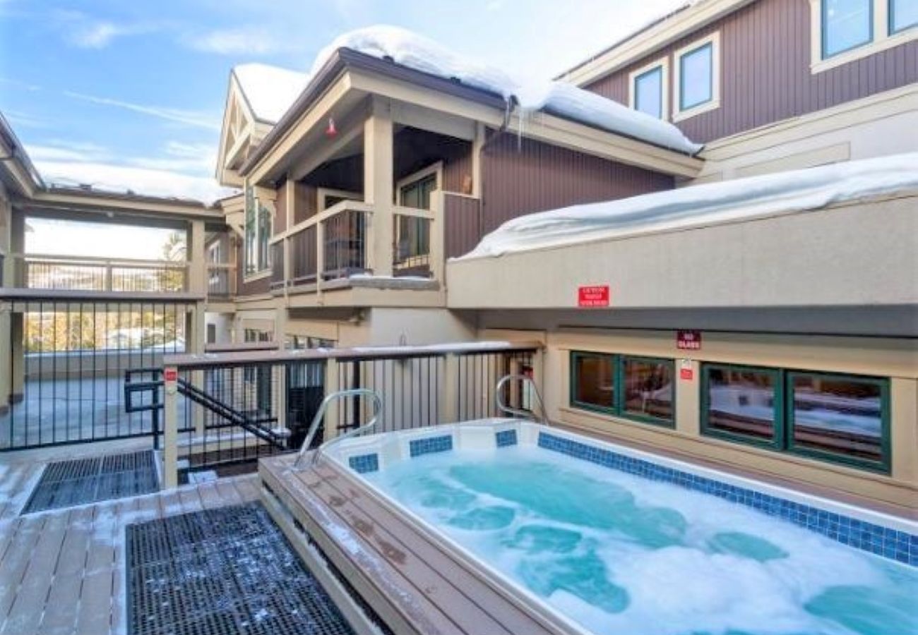 Condominium in Breckenridge -  Ski In-Out Snow Fl. Lift Breck! Pool+Hot Tub 