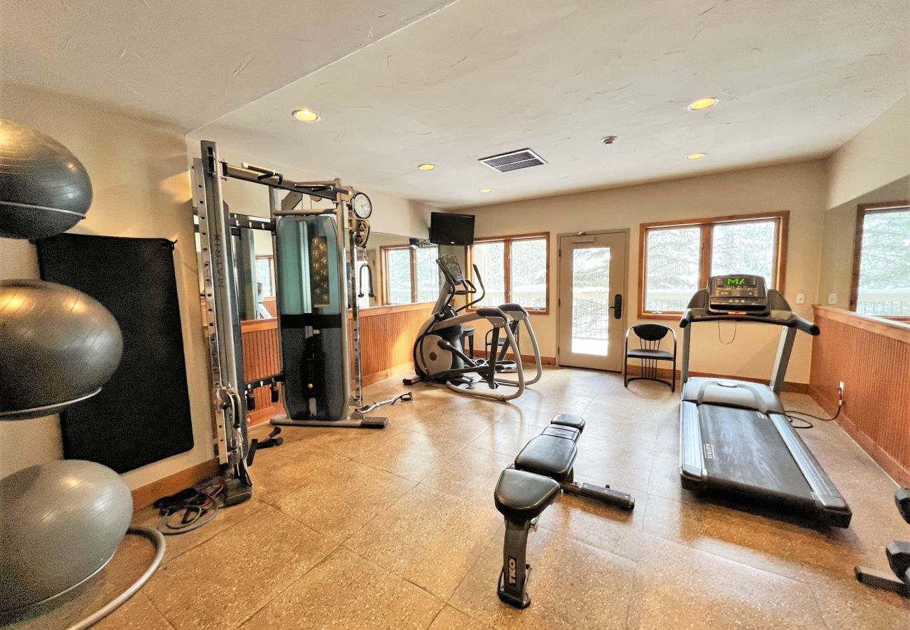 Condominium in Breckenridge -  Ski In-Out Snow Fl. Lift Breck! Pool+Hot Tub 