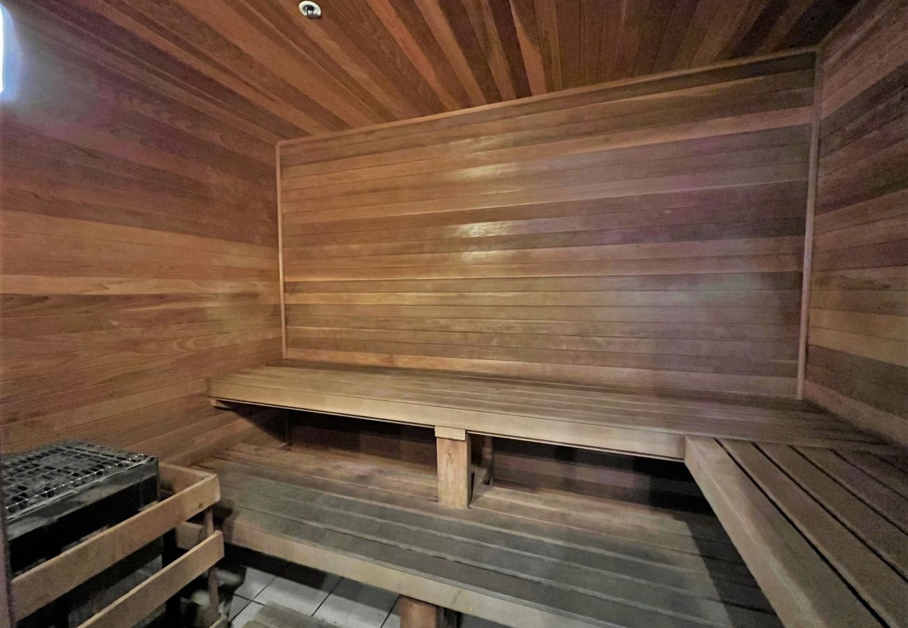 Condominium in Breckenridge -  Ski In-Out Snow Fl. Lift Breck! Pool+Hot Tub 