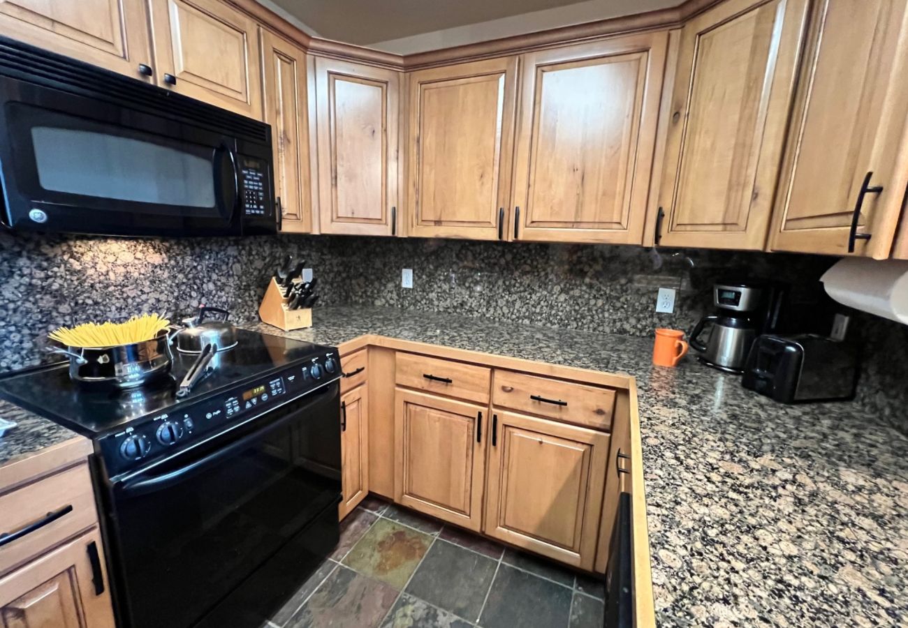 Condominium in Breckenridge -  Ski In-Out Snow Fl. Lift Breck! Pool+Hot Tub 