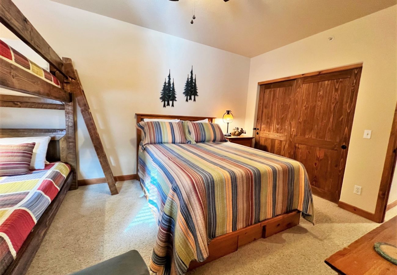 Condominium in Breckenridge -  Ski In-Out Snow Fl. Lift Breck! Pool+Hot Tub 