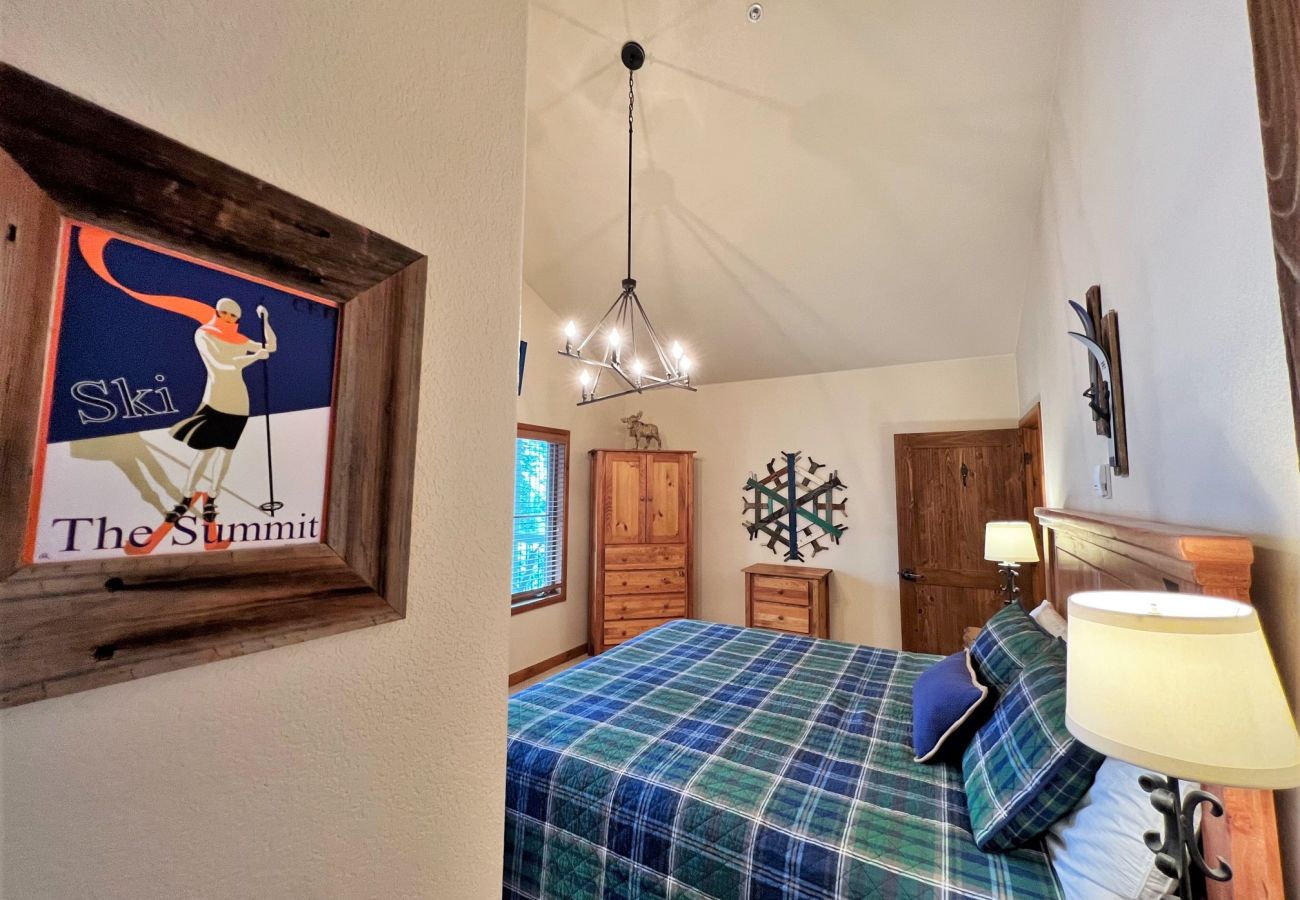 Condominium in Breckenridge -  Ski In-Out Snow Fl. Lift Breck! Pool+Hot Tub 