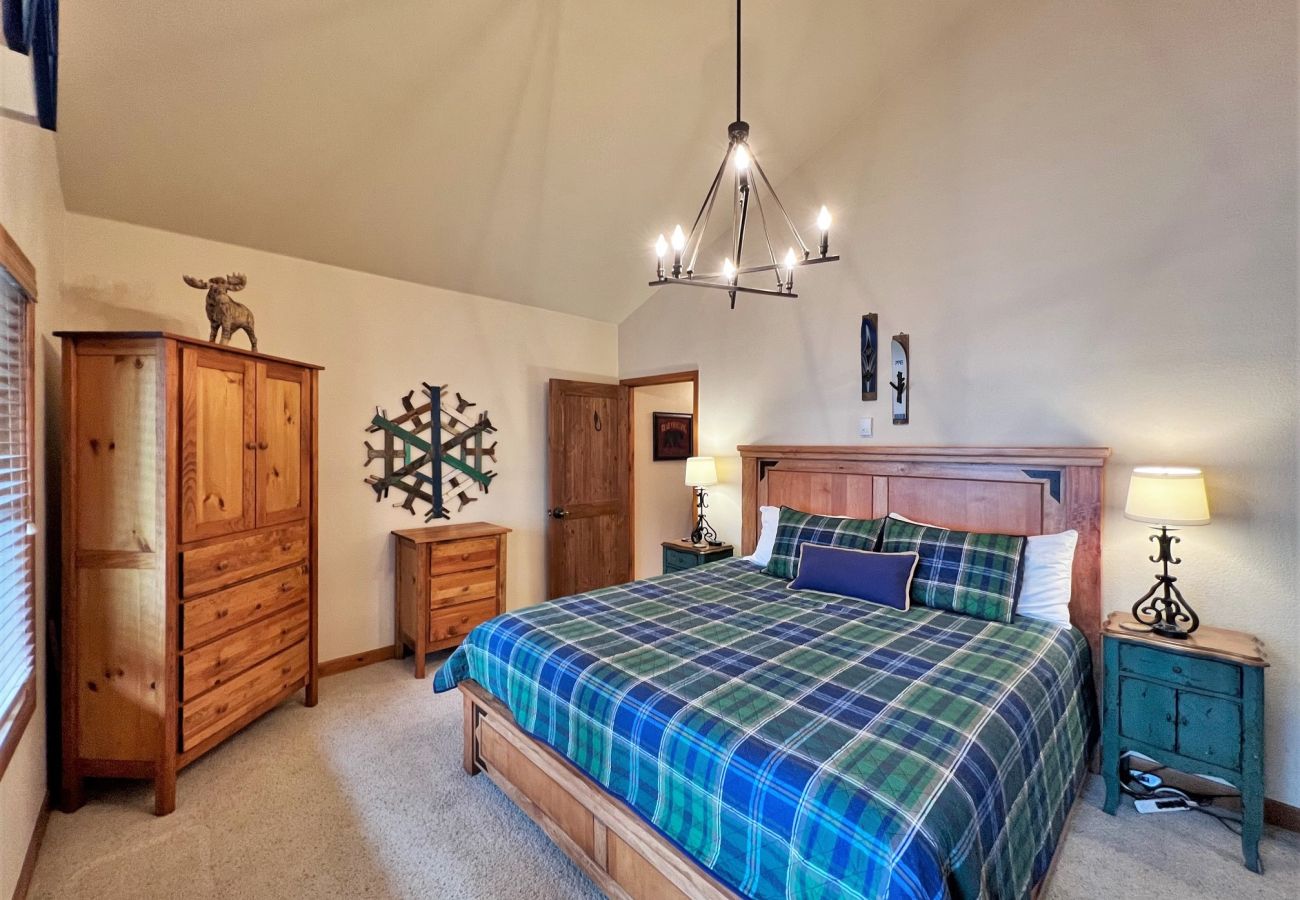 Condominium in Breckenridge -  Ski In-Out Snow Fl. Lift Breck! Pool+Hot Tub 