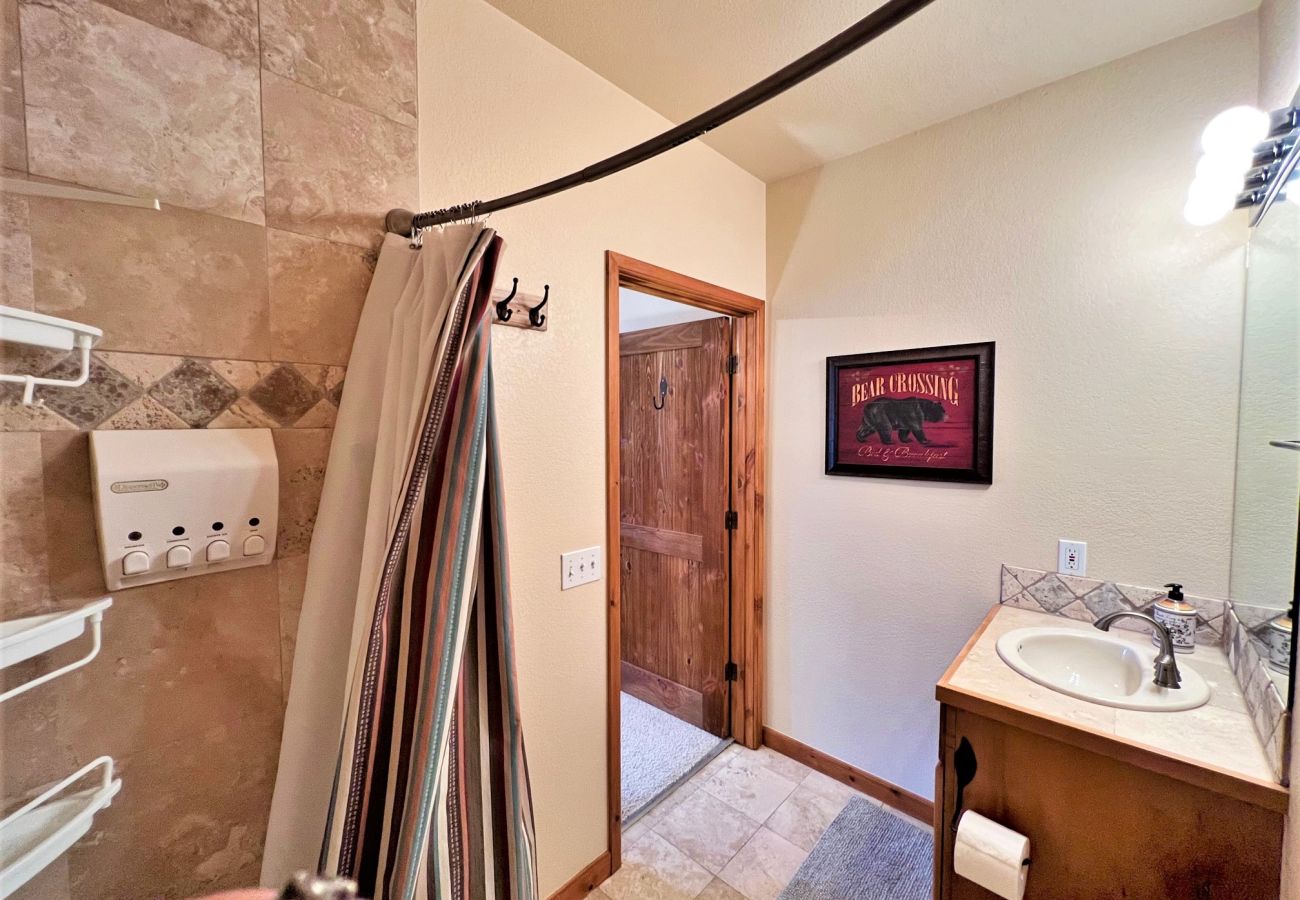 Condominium in Breckenridge -  Ski In-Out Snow Fl. Lift Breck! Pool+Hot Tub 