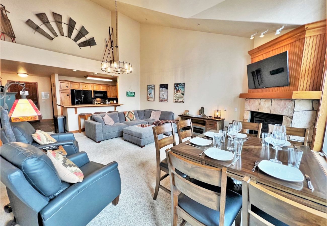 Condominium in Breckenridge -  Ski In-Out Snow Fl. Lift Breck! Pool+Hot Tub 