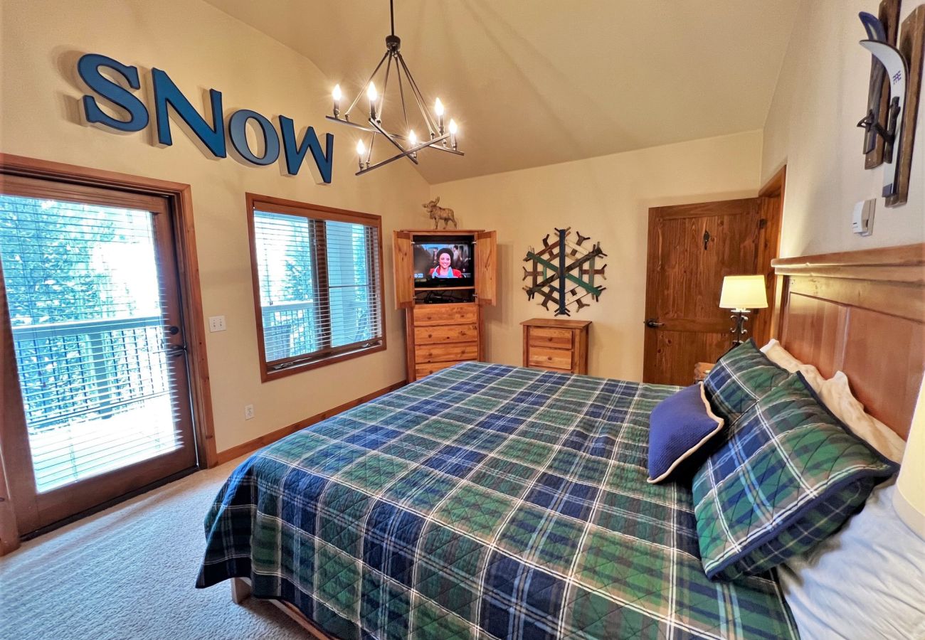 Condominium in Breckenridge -  Ski In-Out Snow Fl. Lift Breck! Pool+Hot Tub 