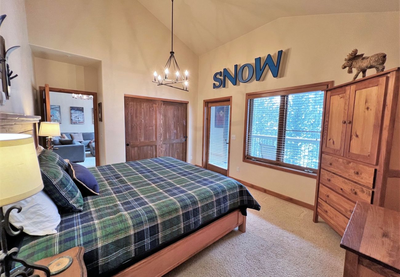 Condominium in Breckenridge -  Ski In-Out Snow Fl. Lift Breck! Pool+Hot Tub 