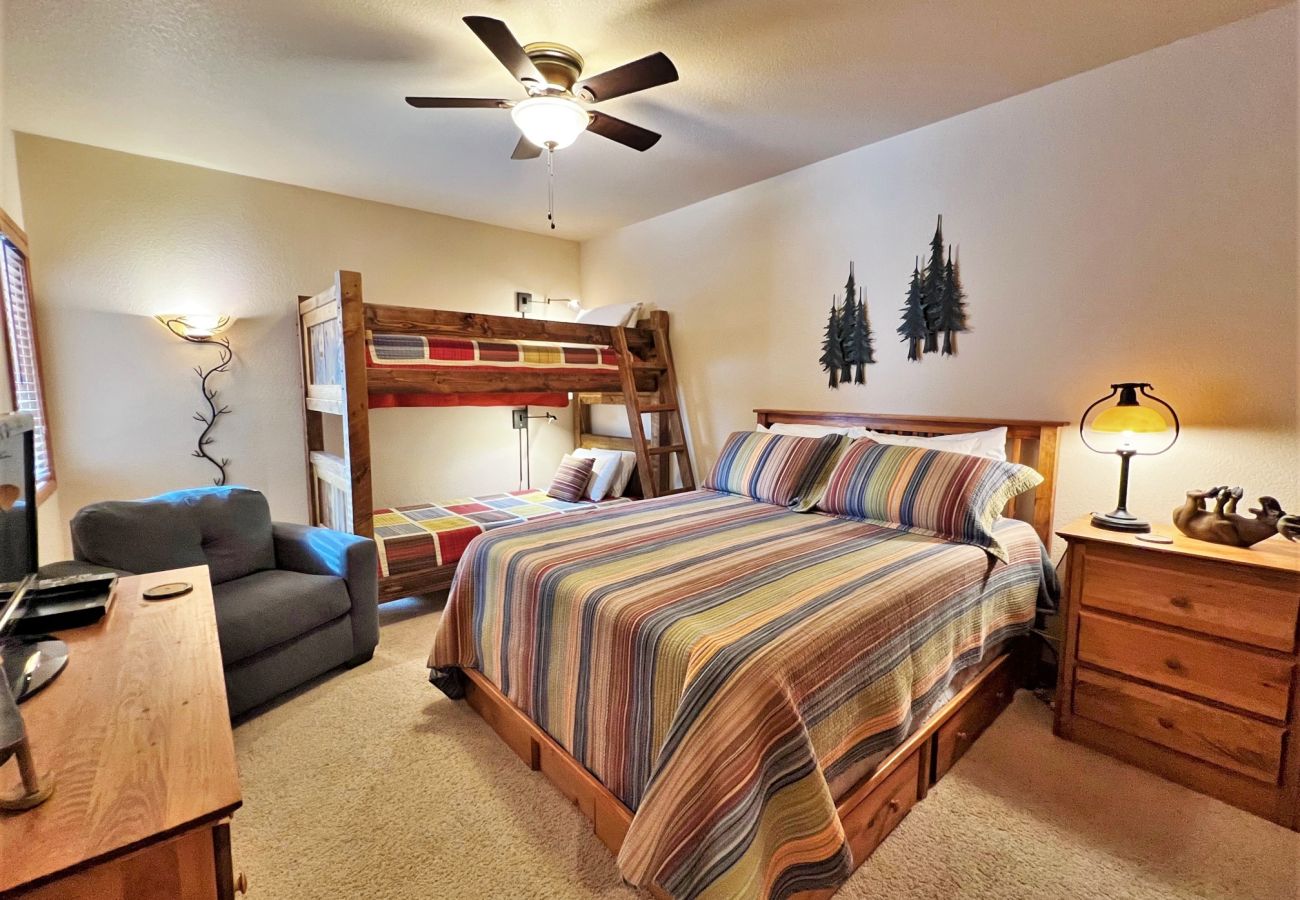 Condominium in Breckenridge -  Ski In-Out Snow Fl. Lift Breck! Pool+Hot Tub 