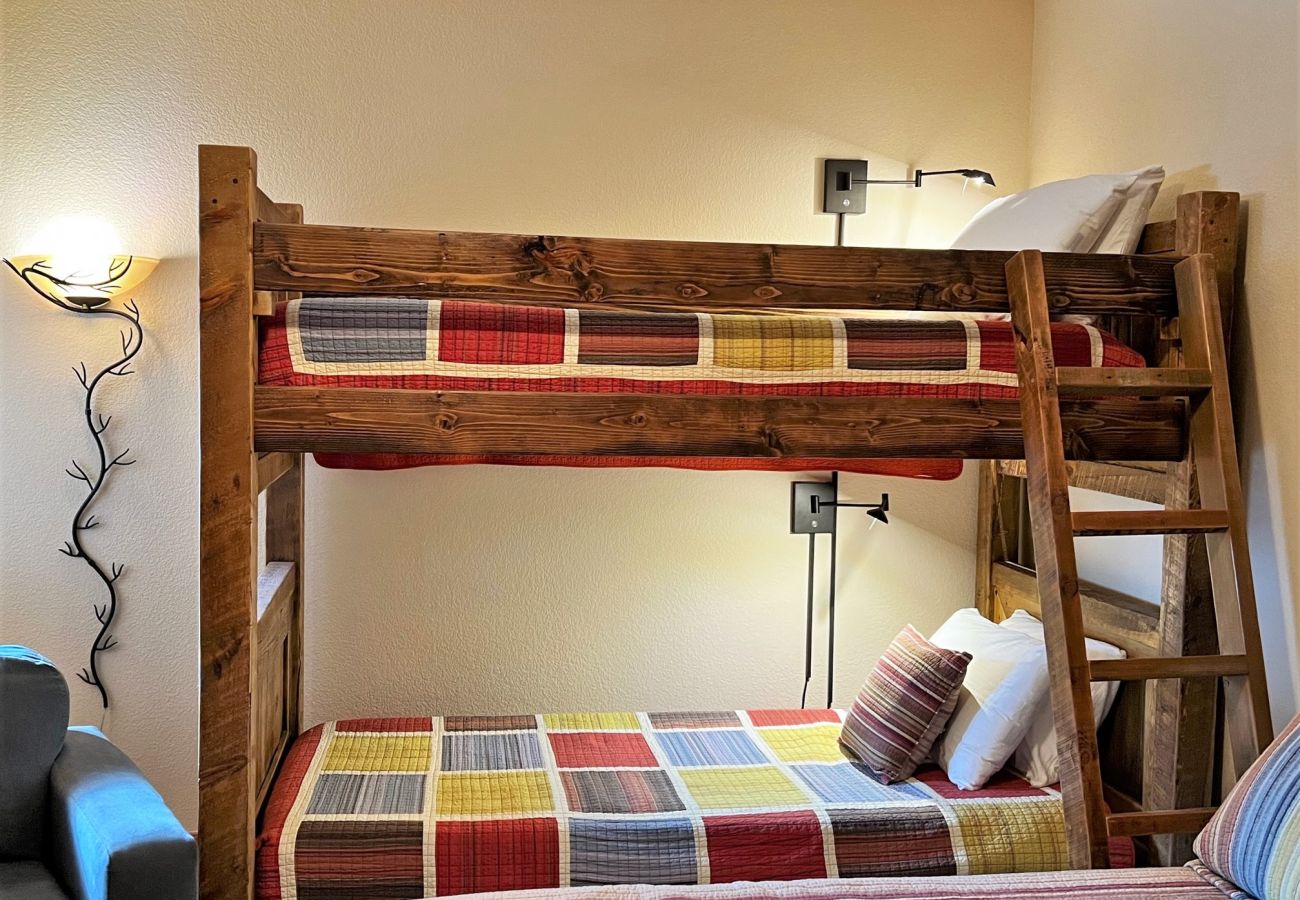 Condominium in Breckenridge -  Ski In-Out Snow Fl. Lift Breck! Pool+Hot Tub 