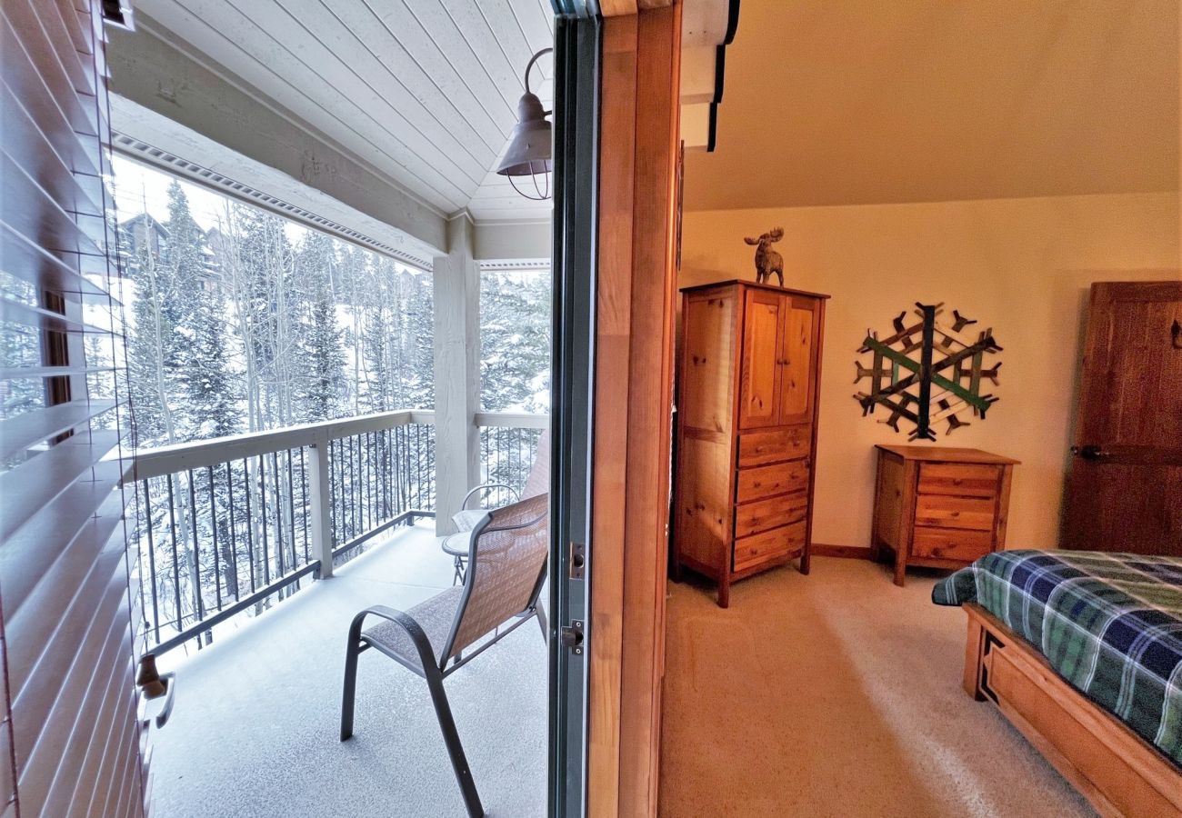 Condominium in Breckenridge -  Ski In-Out Snow Fl. Lift Breck! Pool+Hot Tub 