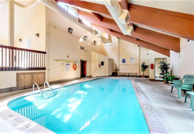 Condominium in Breckenridge - SKI IN-OUT On the 4 Oclock Run, Indoor Pool + Hot Tubs