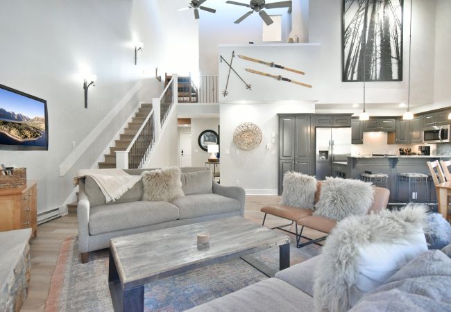 Condominium in Breckenridge - True Ski-In/Ski-Out on 4 O’Clock Run | Tyra Summit