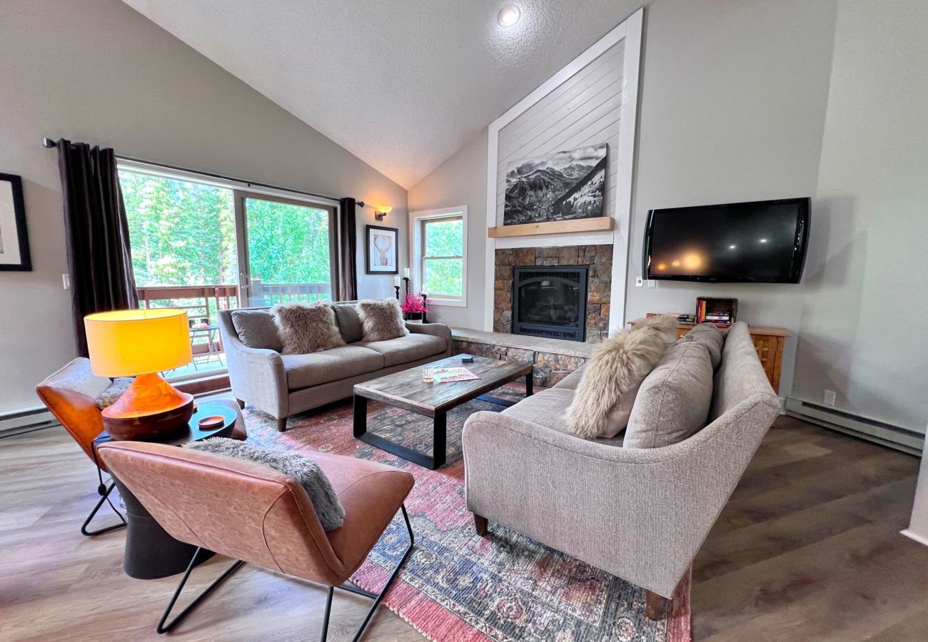 Condominium in Breckenridge - Ski in/out ON 4O’clock Run Play in Pool+Hot Tubs