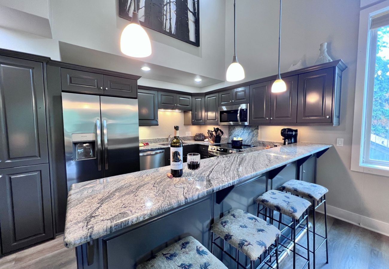 Condominium in Breckenridge - Ski in/out ON 4O’clock Run Play in Pool+Hot Tubs