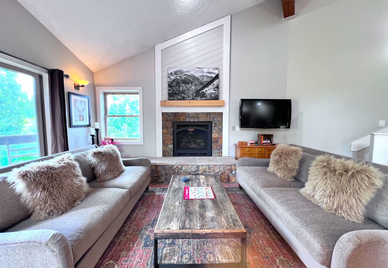 Condominium in Breckenridge - Ski in/out ON 4O’clock Run Play in Pool+Hot Tubs