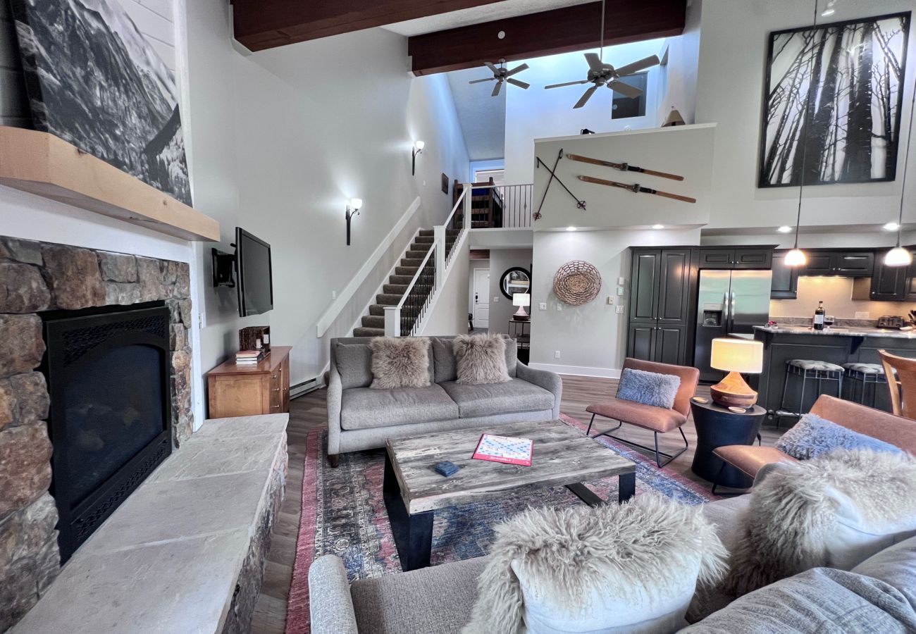 Condominium in Breckenridge - Ski in/out ON 4O’clock Run Play in Pool+Hot Tubs