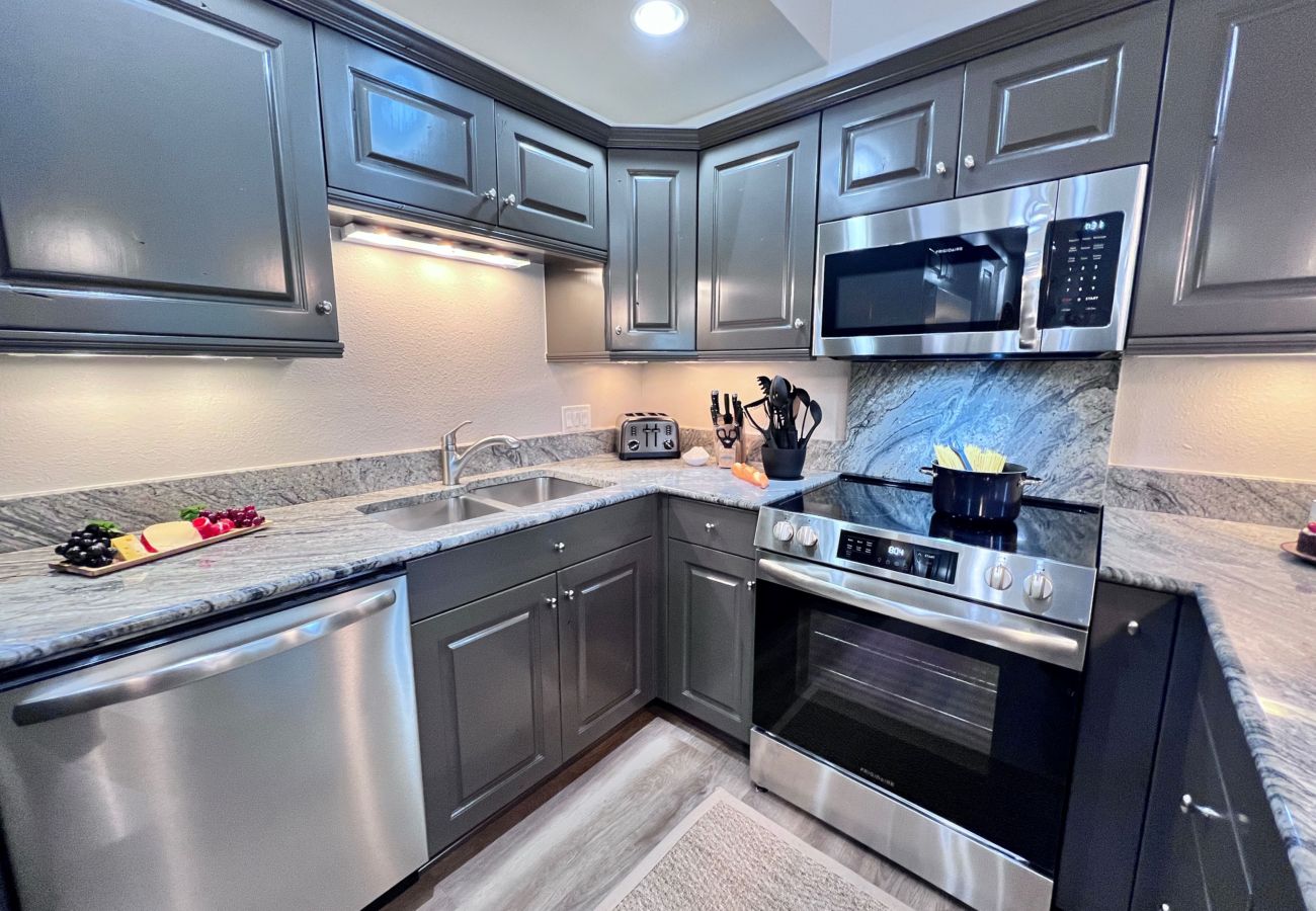 Condominium in Breckenridge - Ski in/out ON 4O’clock Run Play in Pool+Hot Tubs