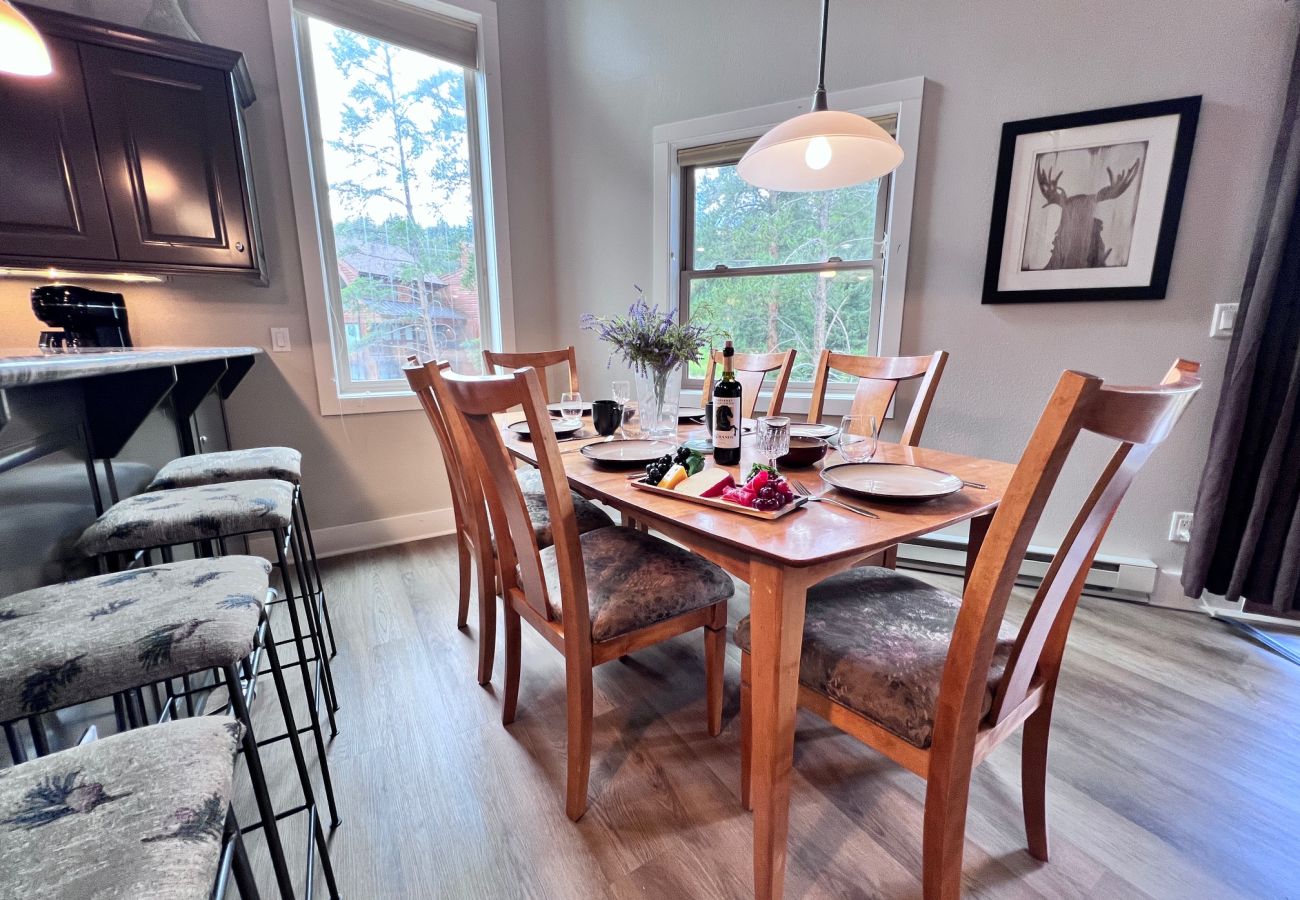 Condominium in Breckenridge - Ski in/out ON 4O’clock Run Play in Pool+Hot Tubs